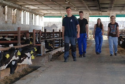 studenti oboru Agropodnikání Střední školy technické a zemědělské Nový Jičín na odborné zemědělské praxi